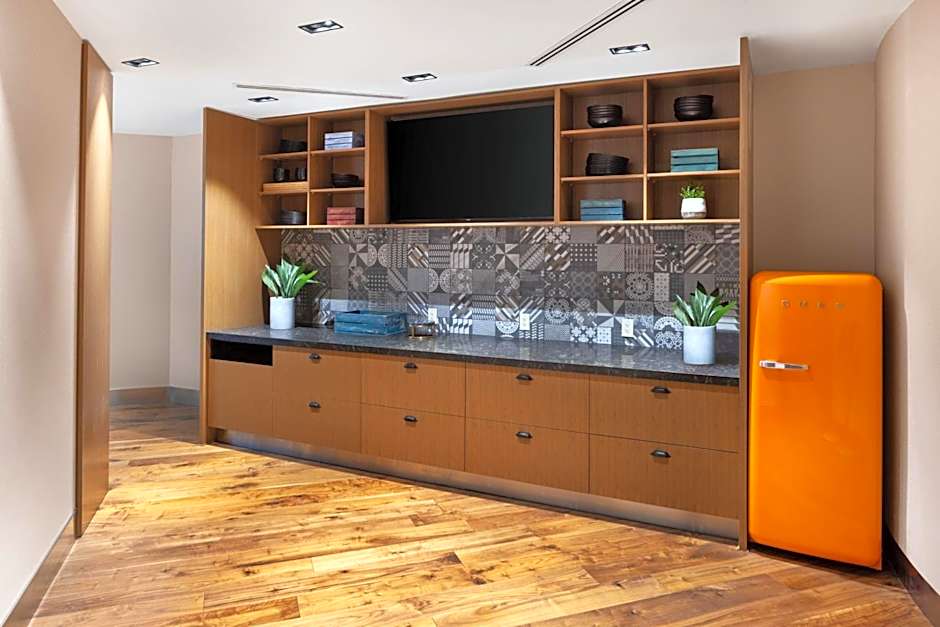 Delta Hotels by Marriott Edmonton Centre Suites