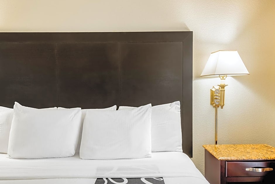 La Quinta by Wyndham Mt. Laurel - Philadelphia