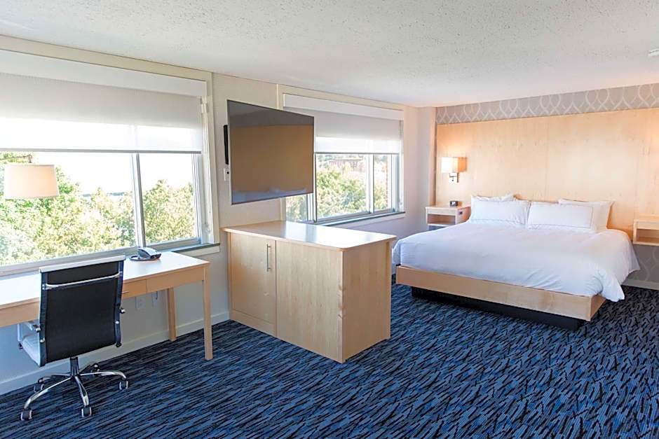 Capitol Plaza Hotel Montpelier, Tapestry Collection by Hilton