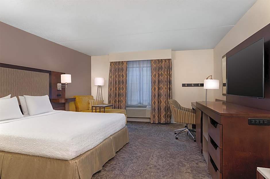 Hampton Inn & Suites Rockville Centre