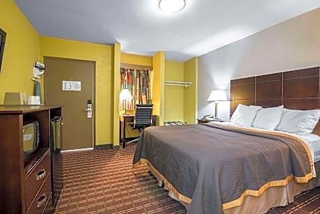 Queen Room - Accessible/Nonsmoking