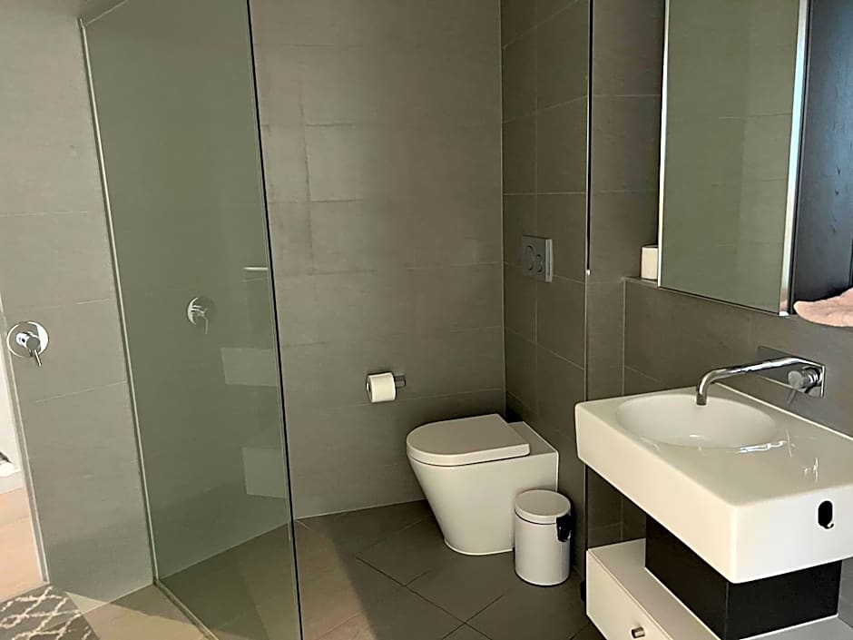 Wsp quiet apartment in CBD with free parking