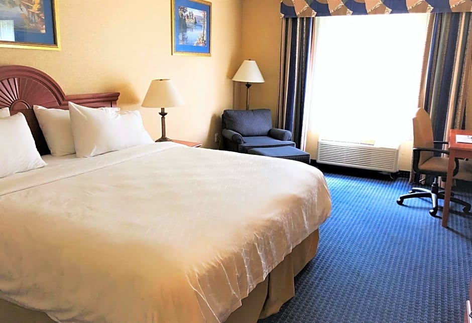 Holiday Inn Express Syracuse Airport, an IHG Hotel