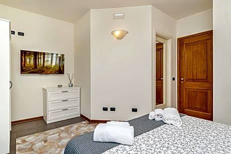 Double Room with Balcony - Ground Floor