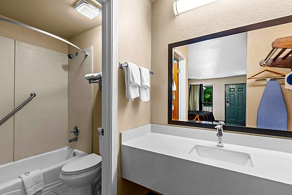 Super 8 by Wyndham Acworth/Atlanta Area