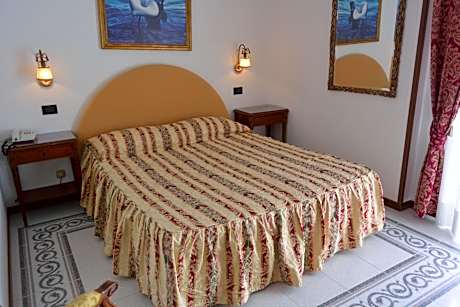 Standard Double or Twin Room with Terrace