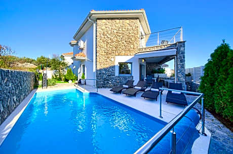Villa Miracle 2 with heated pool