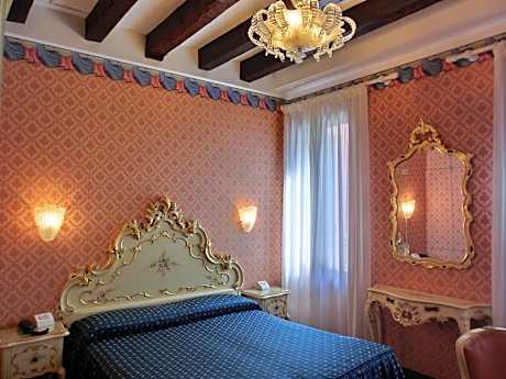 Hotel Diana