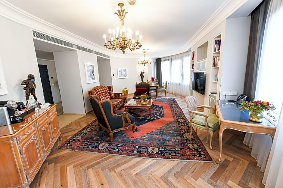 Le Bristol Hotel