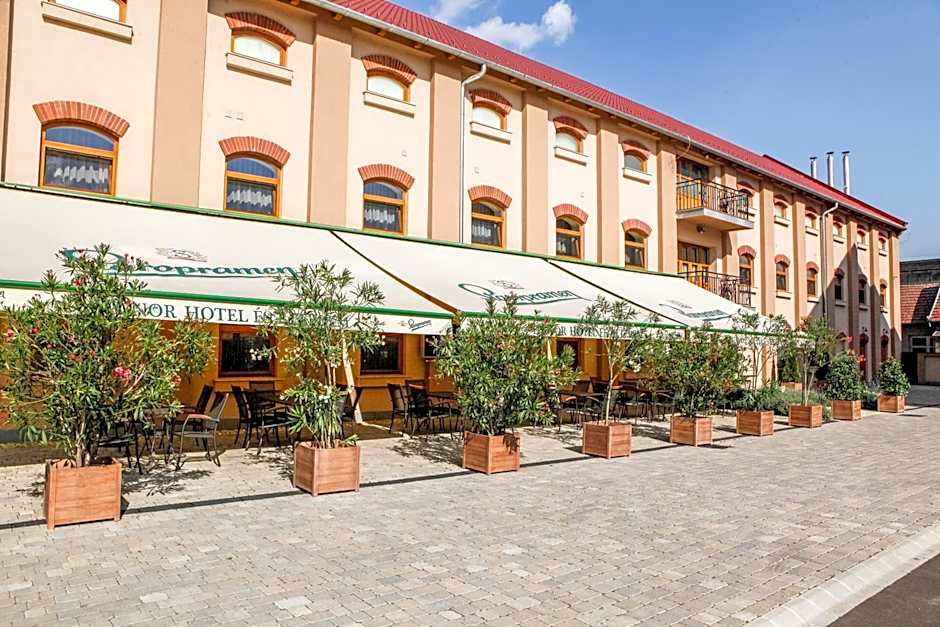 Hunor Hotel és Étterem