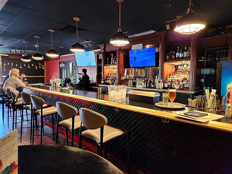 Sternwheeler Hotel & Conference Centre, Trademark by Wyndham