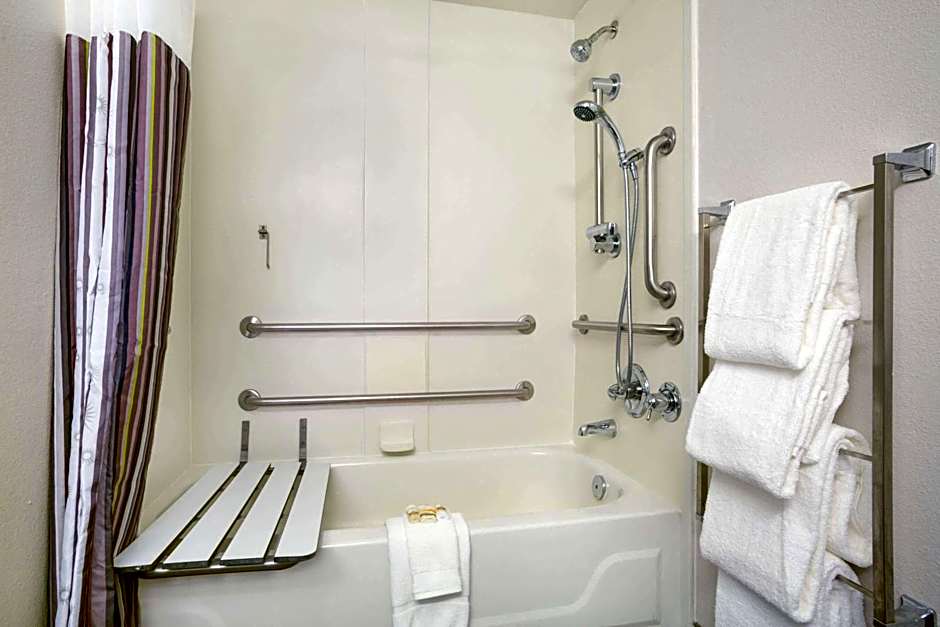 La Quinta Inn & Suites by Wyndham Westport