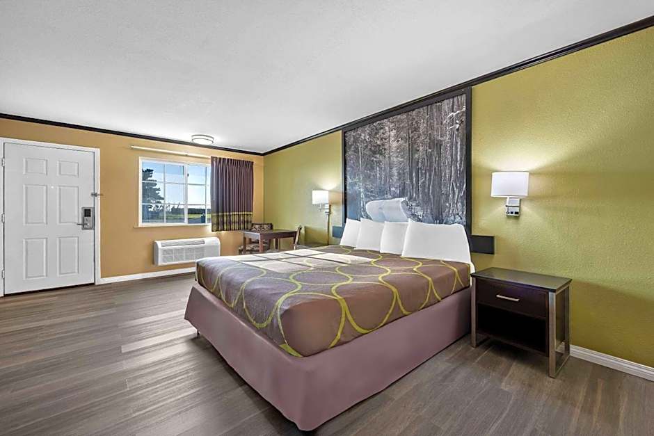 Super 8 by Wyndham Crescent City