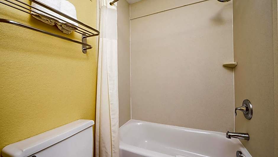 Xecutive Inn and Suites