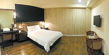 Urban Double Room - No Parking