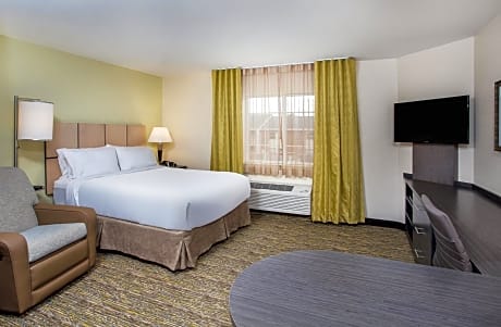 Queen Studio Suite with Roll-In Shower - Mobility Accessible - Non-Smoking