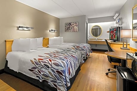 Deluxe Room with Two Double Beds Smoke Free