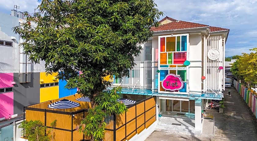 The Tint at Phuket Town Hotel