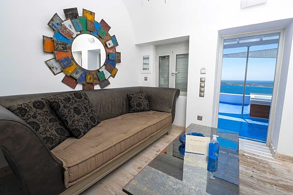 Hyperion Oia Suites
