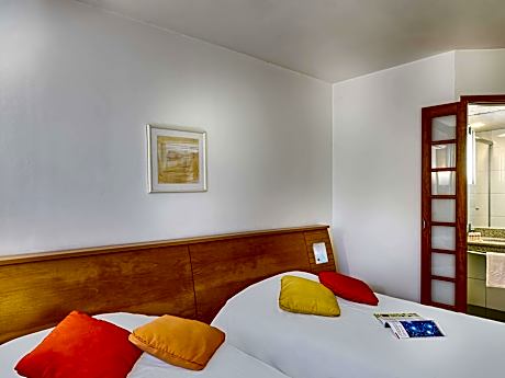 Standard apartment with 2 single beds