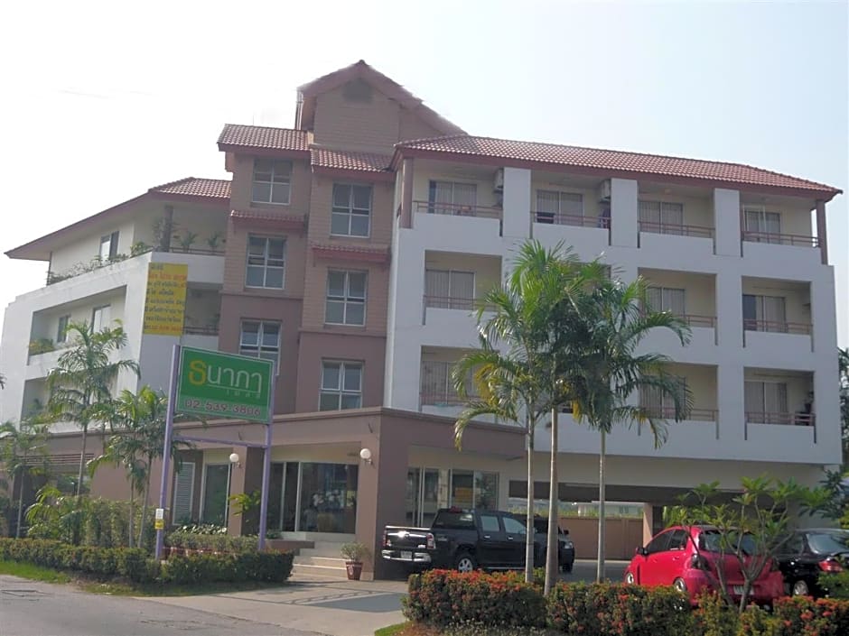 Thanapa Place – Bangkok, NY