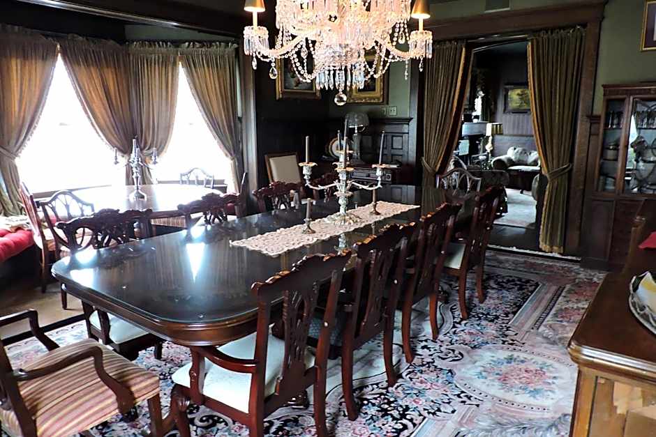South Broadway Manor B&B - Near Fallingwater, Ohiopyle State Park, Hiking & Biking trails GAP
