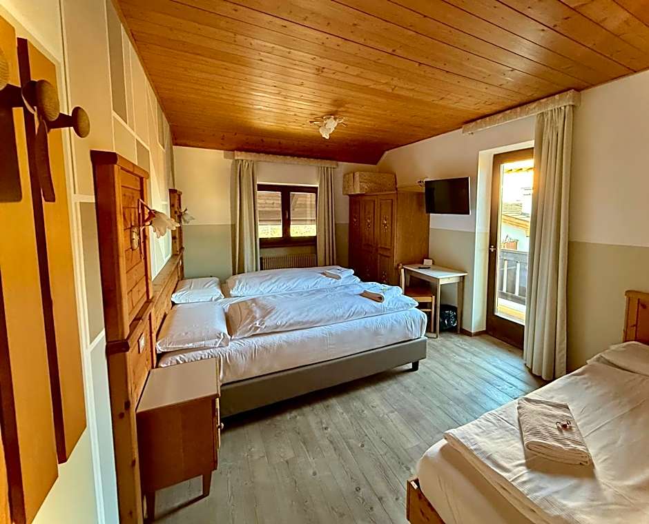 Foto 1 dari 9 — Comfort, Balcony
