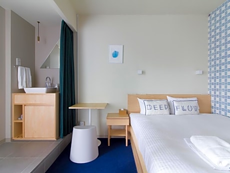 Standard Queen Room with River View