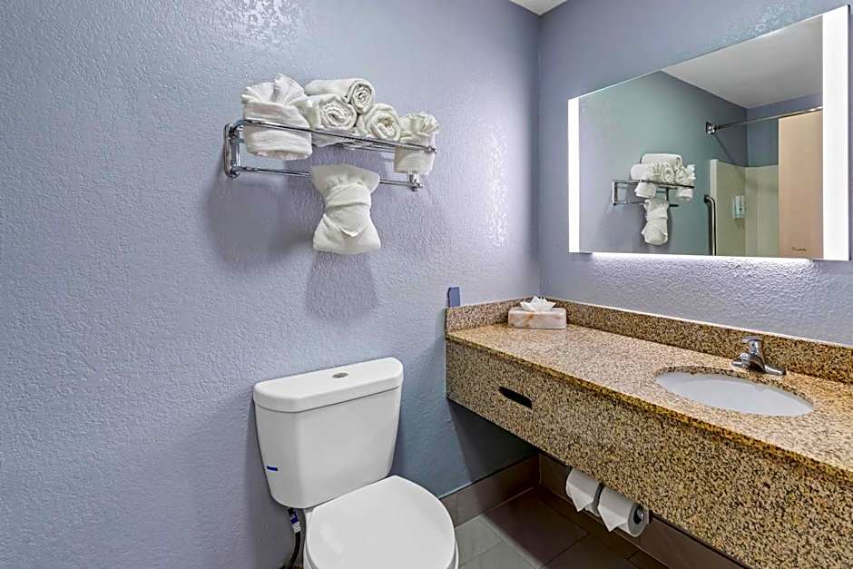 Quality Inn & Suites Manhattan