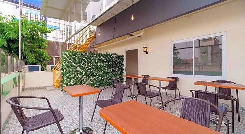 RedDoorz Plus near RS RK Charitas 2 Palembang