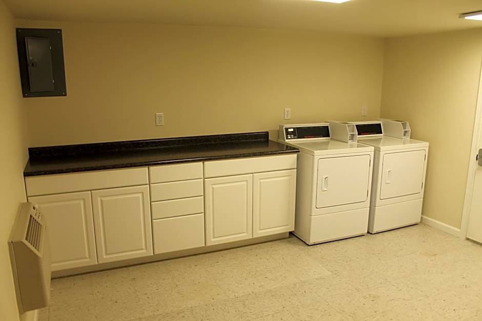 Baorders Inn and Suites by Cobblestone Hotels-Syracuse