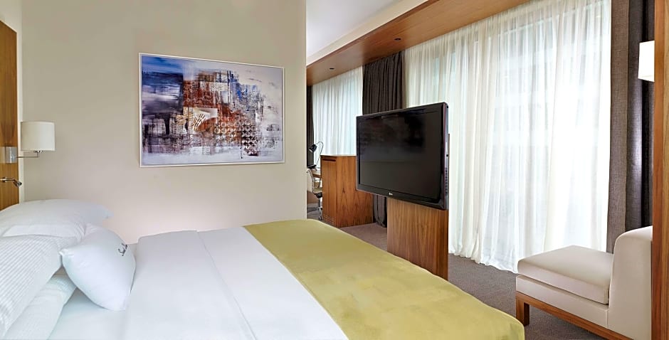 Photo 1 of 1 of 1 King Bed Guestroom, Accessible