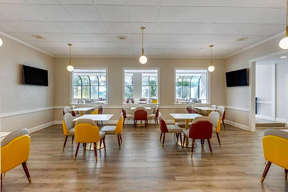 The Lux Hotel & Conference Center, an Ascend Collection Hotel