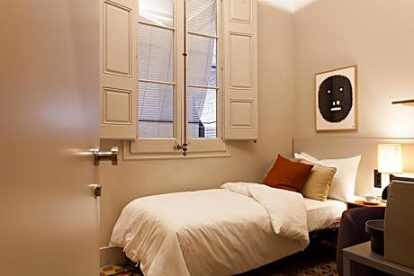 Interior Single room with Shared Bathroom (II)