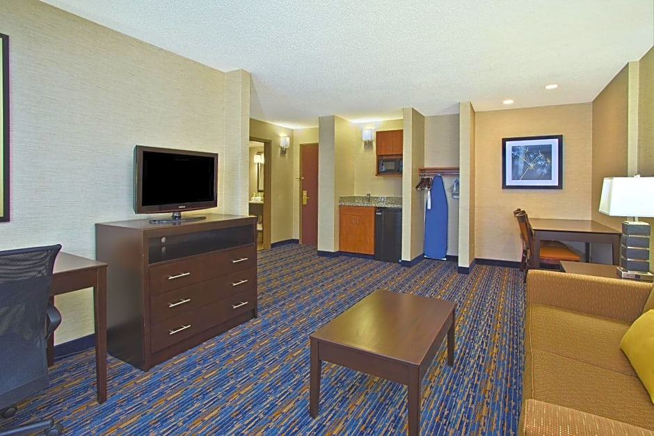 Holiday Inn Express and Suites Pittsburgh West Mifflin