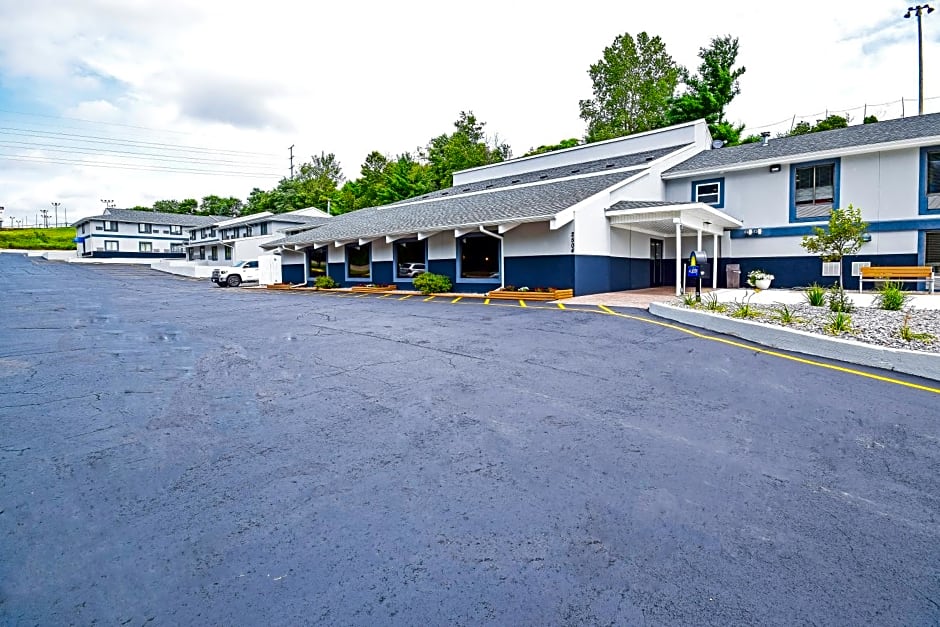 Days Inn & Suites by Wyndham Wisconsin Dells