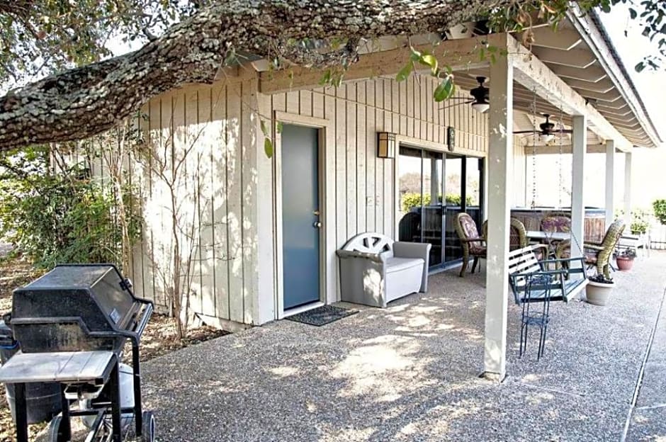 Live Oaks Bed and Breakfast 
