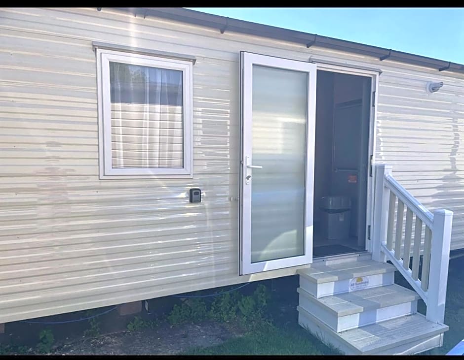 J2 static caravan at Fairway Holiday Park