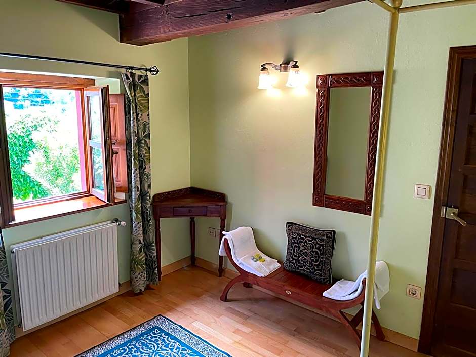 Hotel y apartamentos rurales L'Anceo