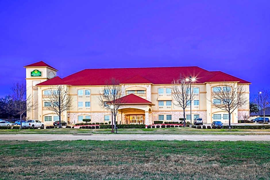 La Quinta Inn & Suites by Wyndham Ennis