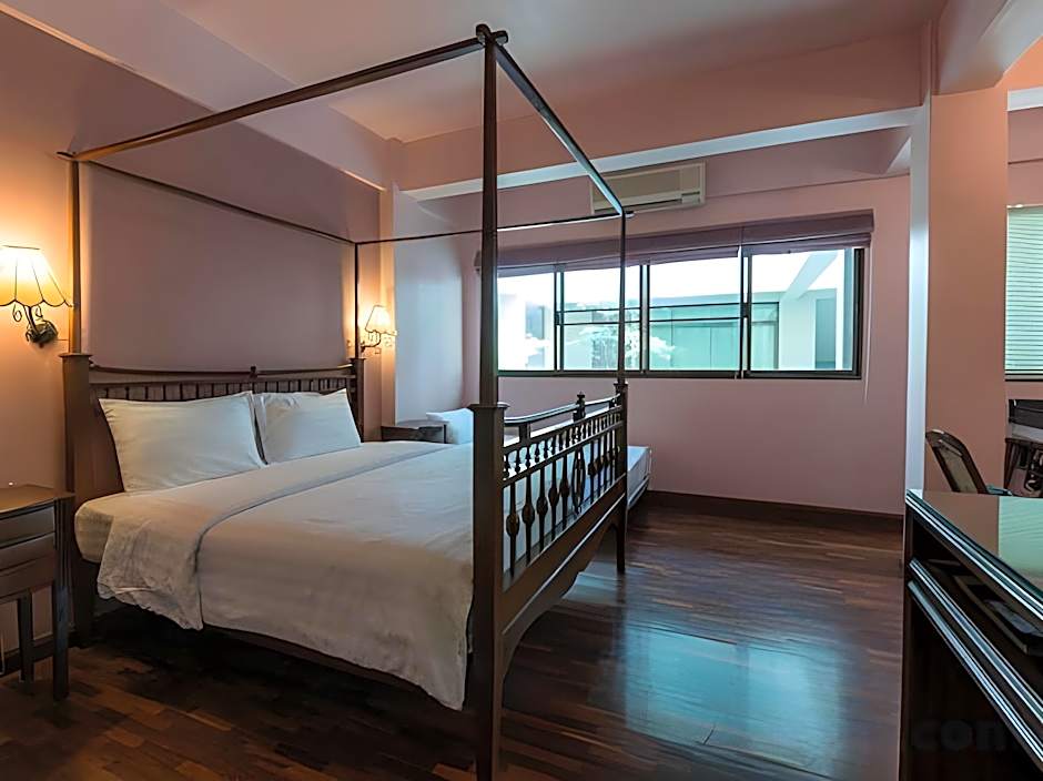 Sourire at Rattanakosin Island Hotel