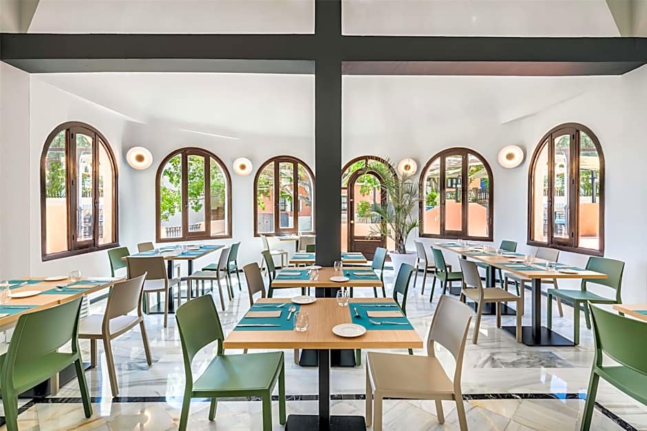 Occidental Pueblo Acantilado