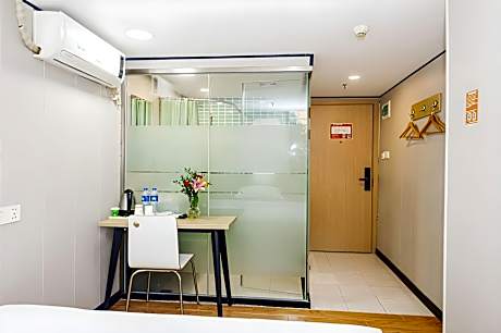 Comfort Queen Room