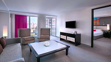Manhattan Suite - 1 King Bed