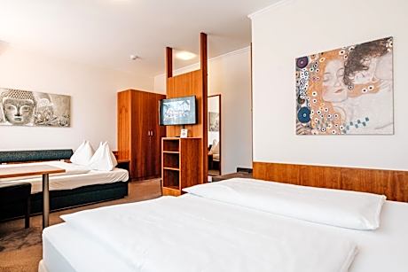 Family Room (2 Adults + 2 Children)