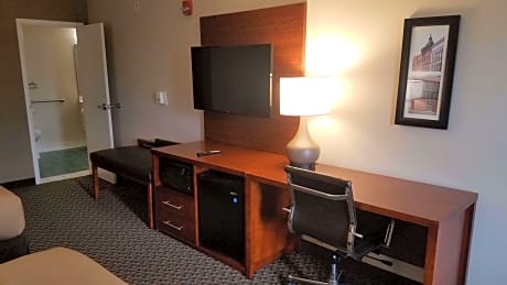 2 Double Beds, Business Room, Suite, Nonsmoking, Upgrade