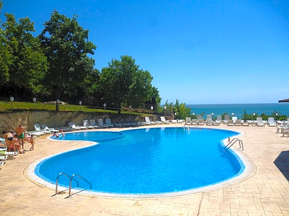 Ahilea Hotel - Free Pool Access