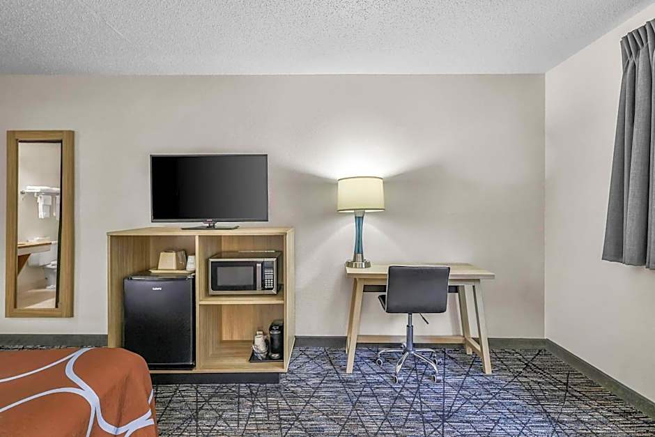 Super 8 by Wyndham East Stroudsburg/Poconos