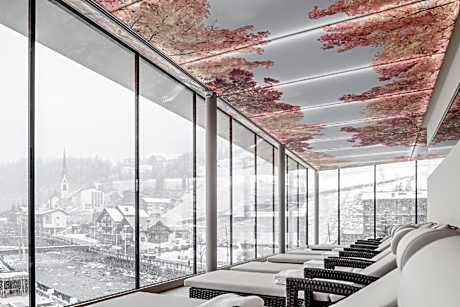 The Deluxe by Regina