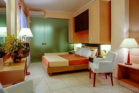 Family Room with Garden View